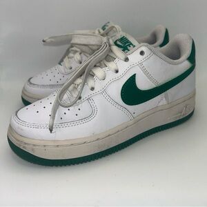 Nike Air Force 1 Size 1Y White Malachite Green Sneakers FV5948-103